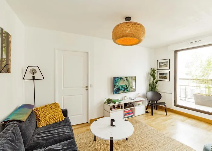 Bright 37m For 2 With Balcony In Paris! *