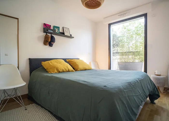 Bright 37m For 2 With Balcony In Paris! * Paris
