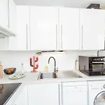 Bright 37m For 2 With Balcony In Paris! باريس