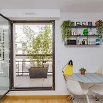 Bright 37m For 2 With Balcony In Paris! باريس