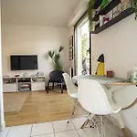 Bright 37m For 2 With Balcony In Paris! شقة باريس