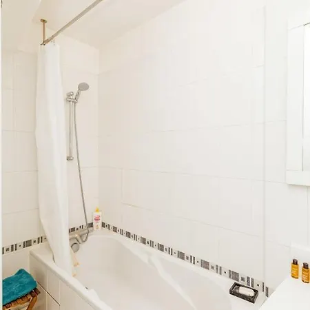 Apartman Bright 37m For 2 With Balcony In Paris!