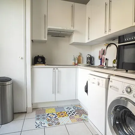 Bright 37m For 2 With Balcony In Paris! *
