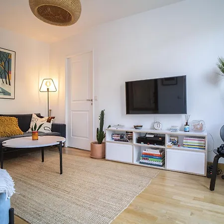 Apartament Bright 37m For 2 With Balcony In Paris! *
