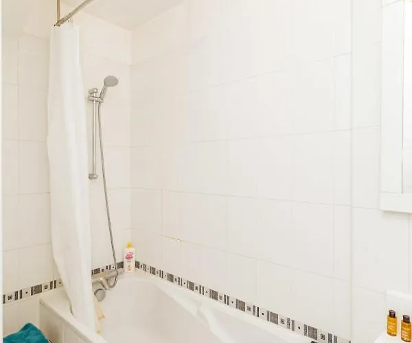 Apartament Bright 37m For 2 With Balcony In Paris!