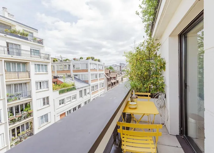 Bright 37m For 2 With Balcony In Paris! *