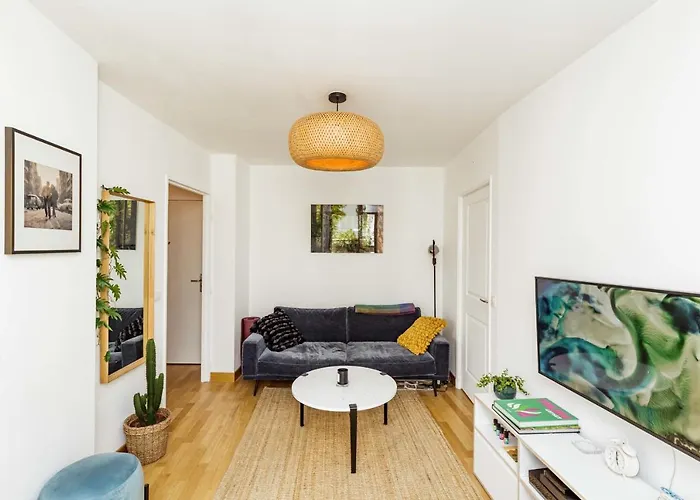 Apartament Bright 37m For 2 With Balcony In Paris! Paryż