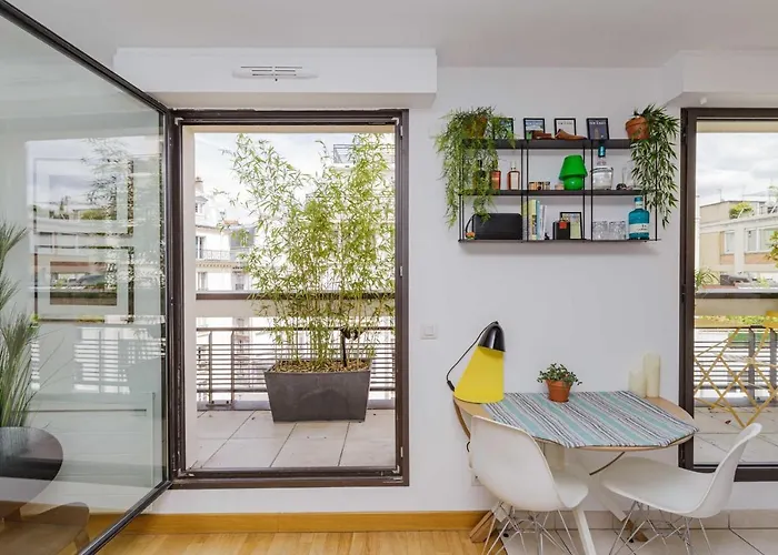 Bright 37m For 2 With Balcony In Paris! Paryż