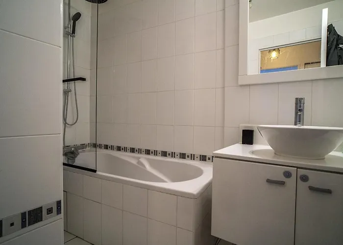 Bright 37m For 2 With Balcony In Paris! Apartament Paryż
