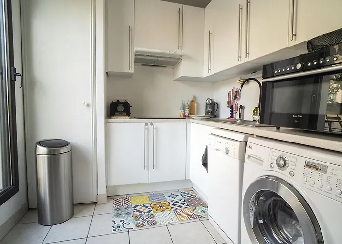 Bright 37m For 2 With Balcony In Paris! *