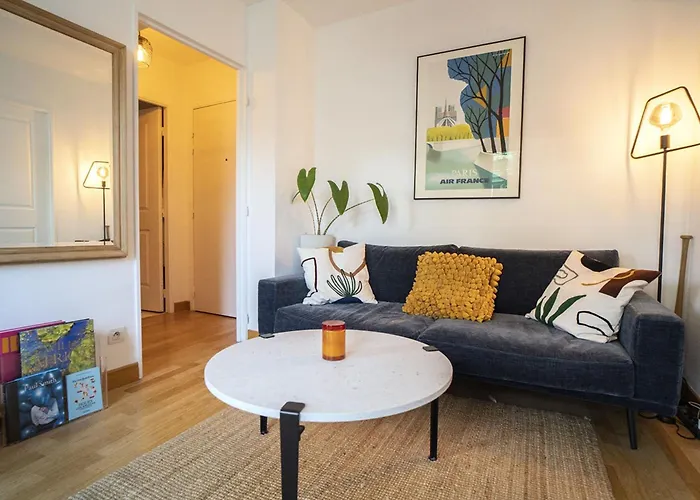 Bright 37m For 2 With Balcony In Paris! * Paryż