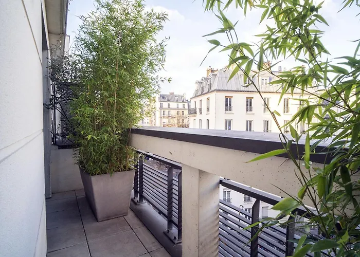 Bright 37m For 2 With Balcony In Paris! * Paris